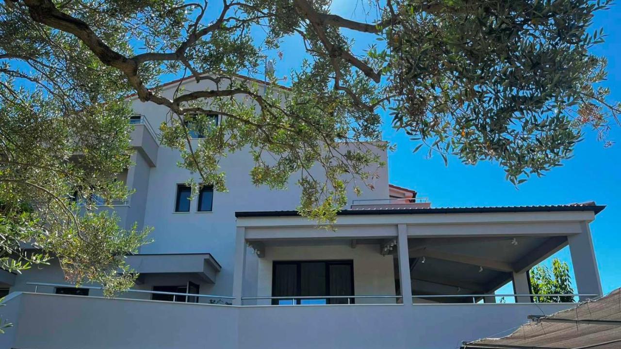 Memori Bed&Breakfast 라브 외부 사진